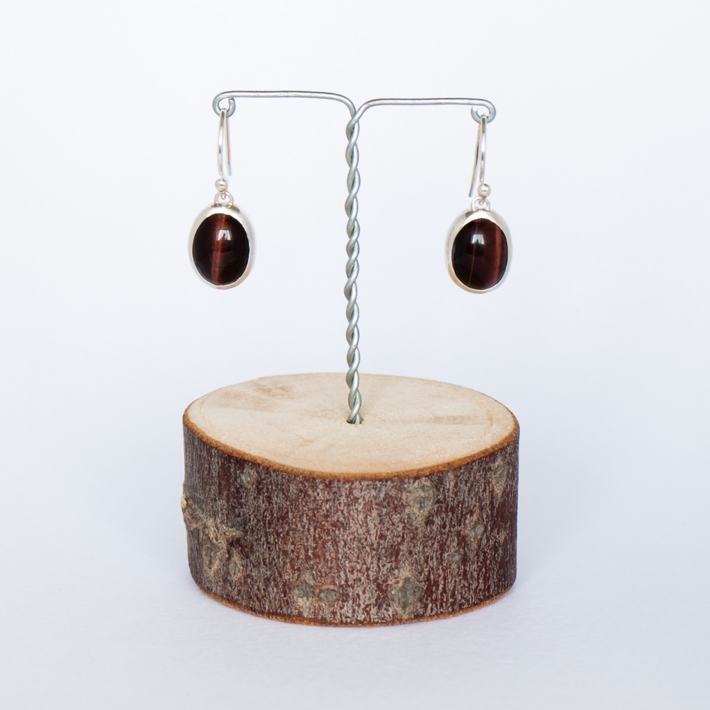 Oorbellen met rode tijgeroog