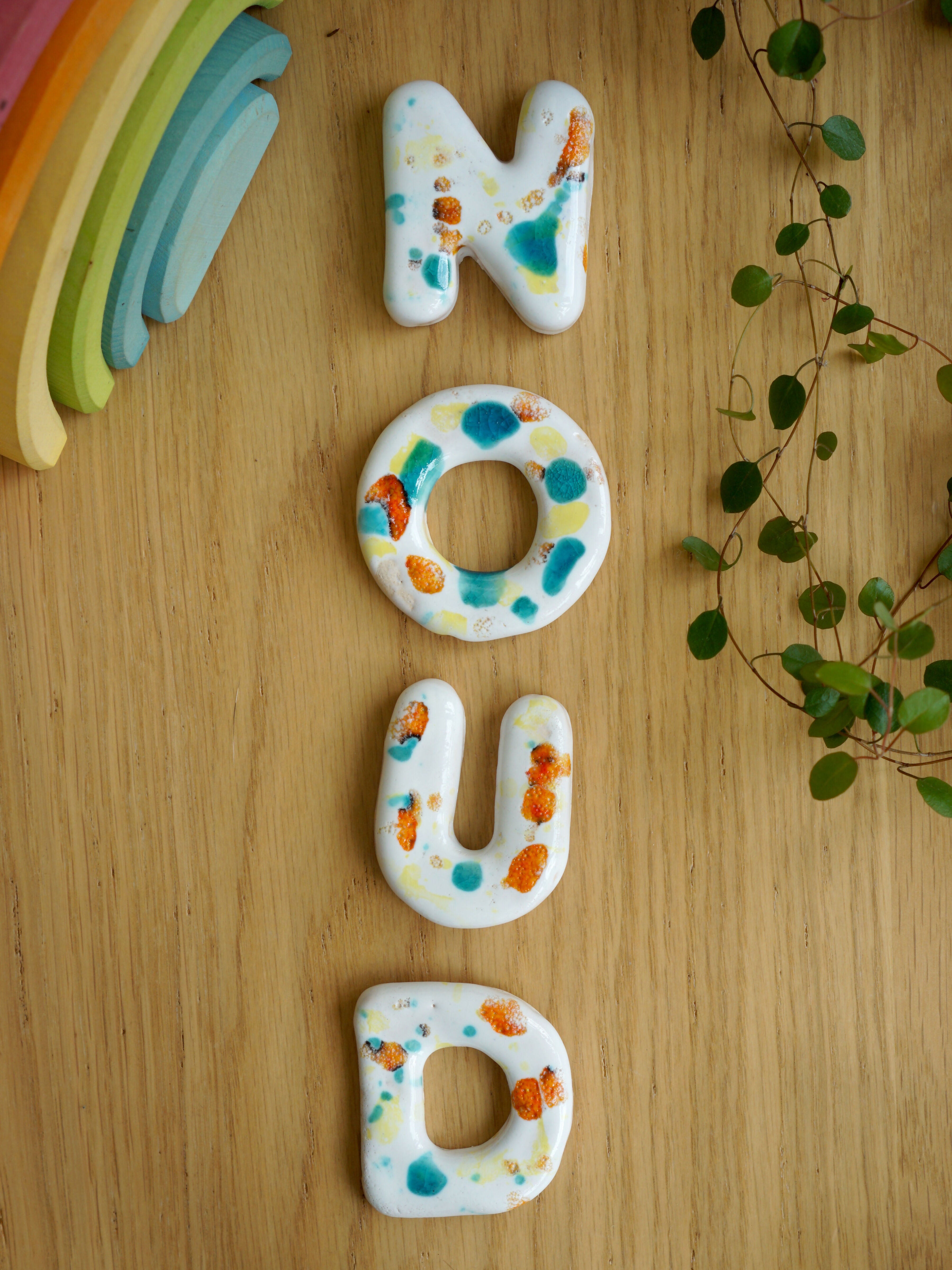 Keramische letters Noud