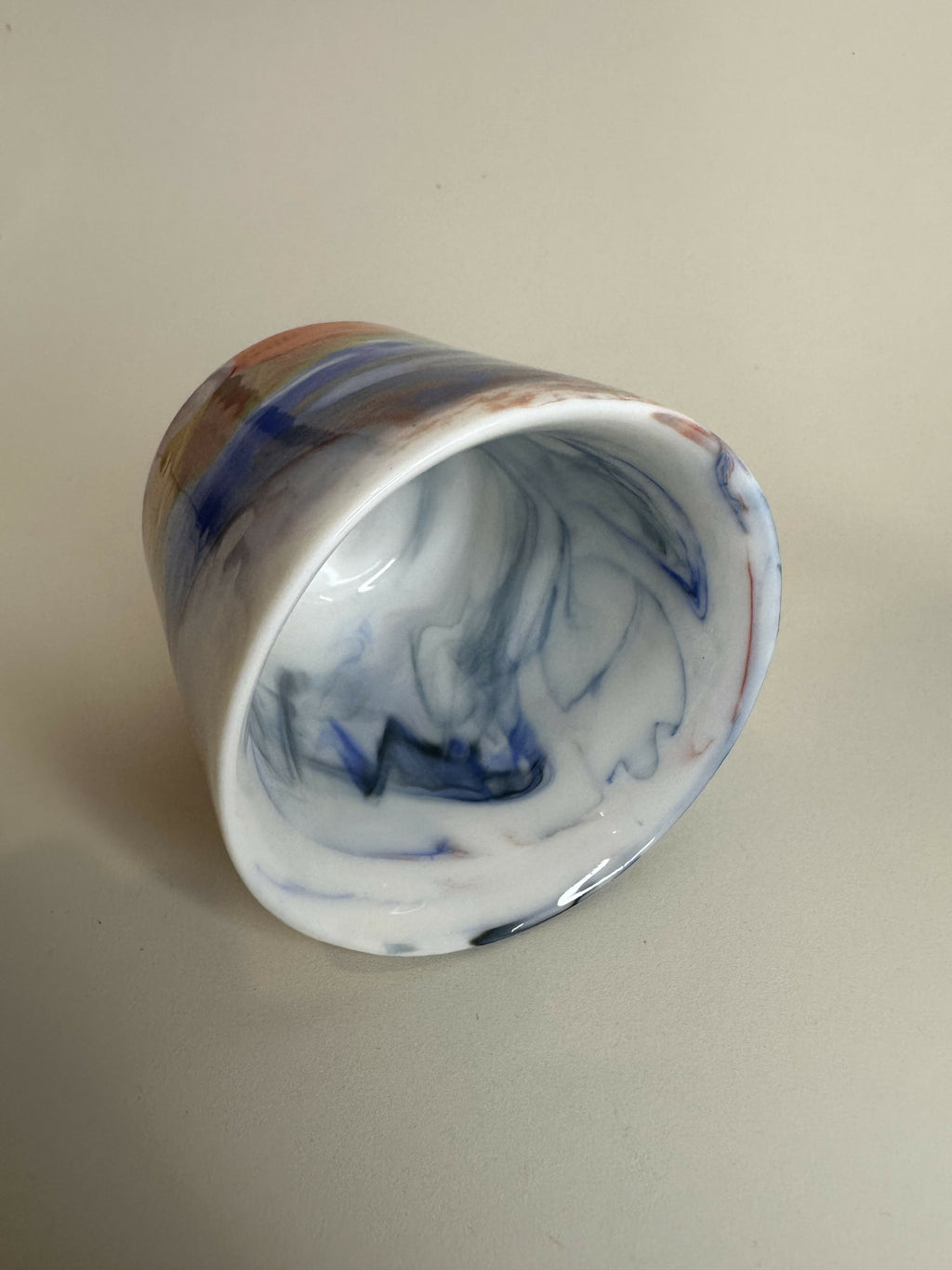 Porcelain Tides mok 2