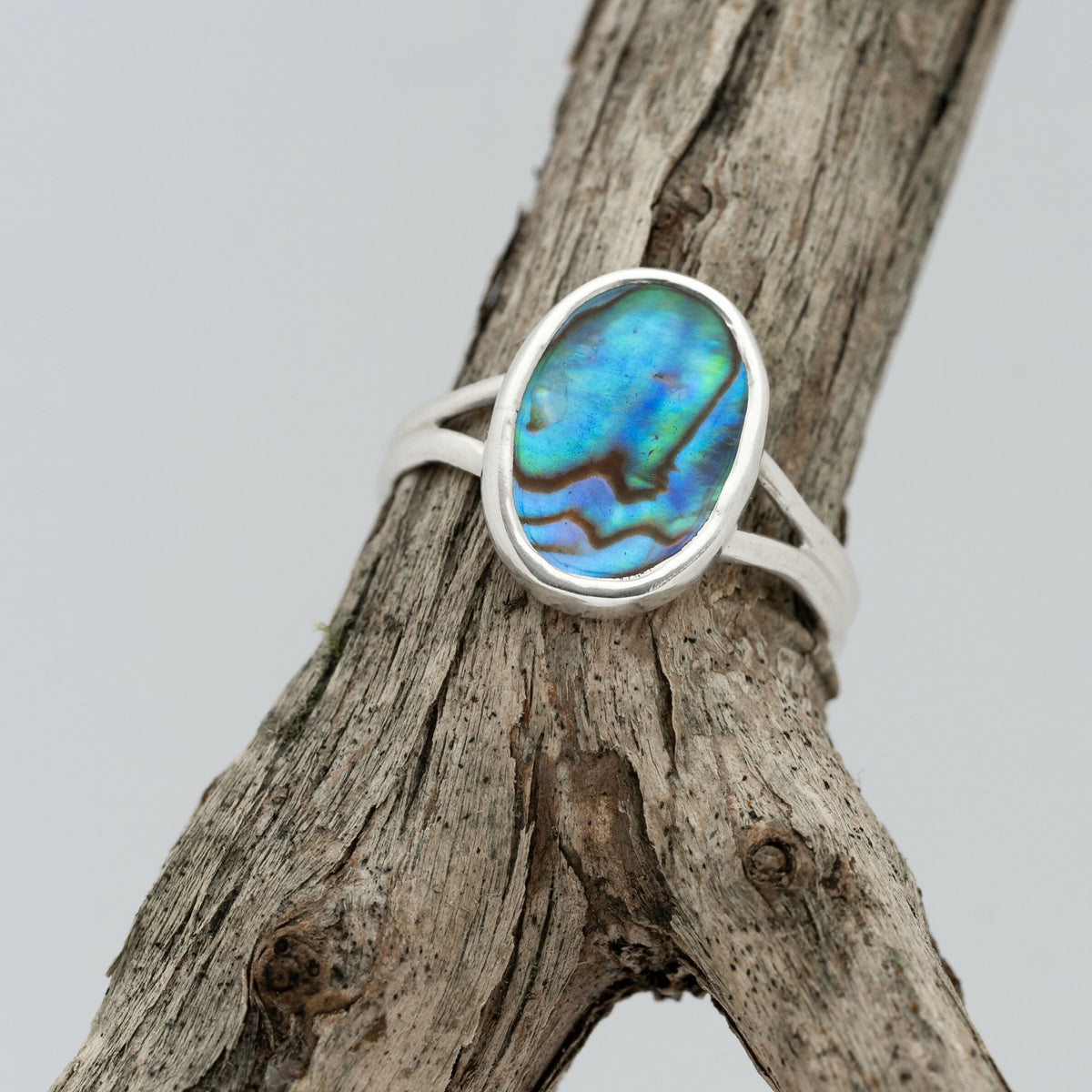 Ring with abalone shell