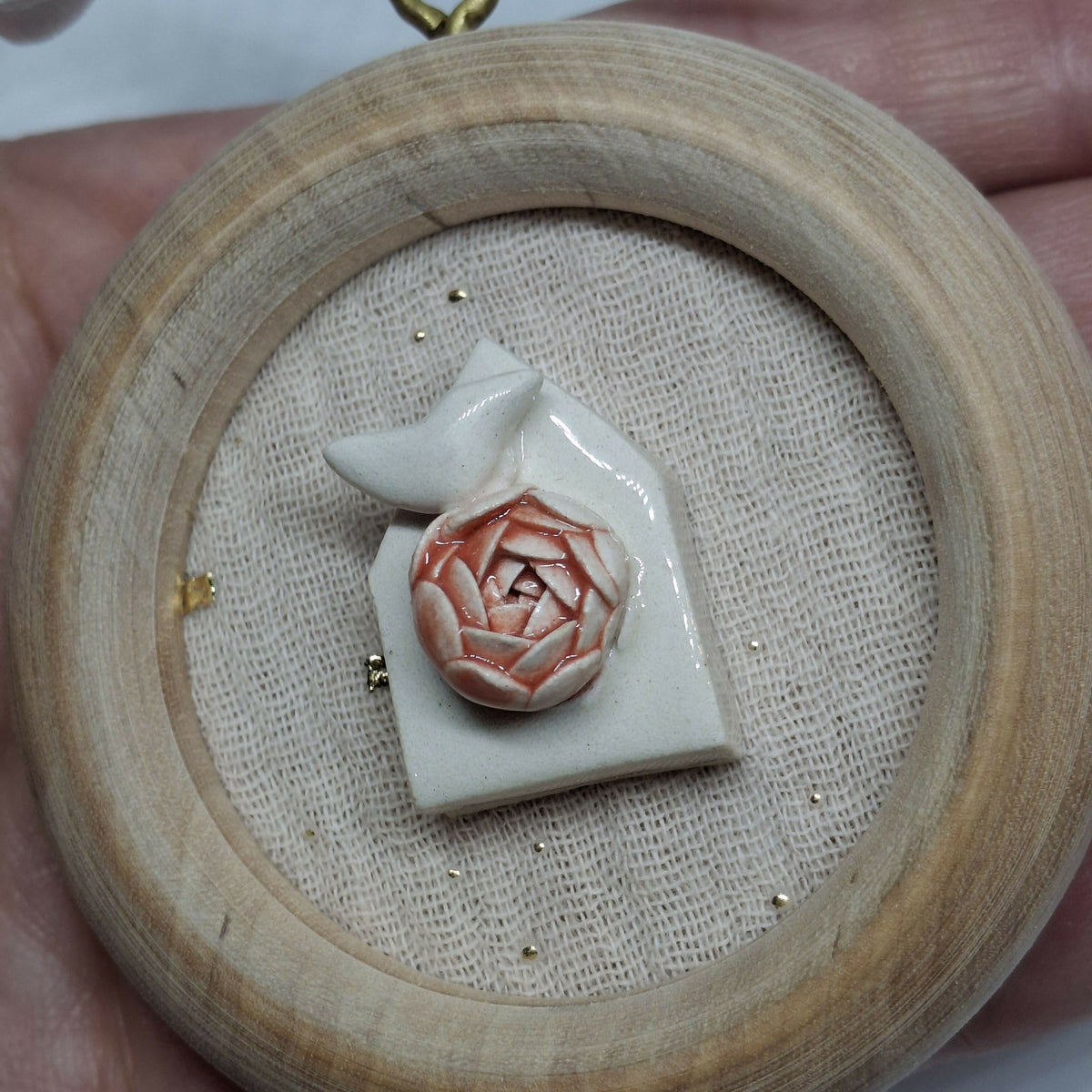 Huisje met vogel en bloem van Travelling Goods – foto 2