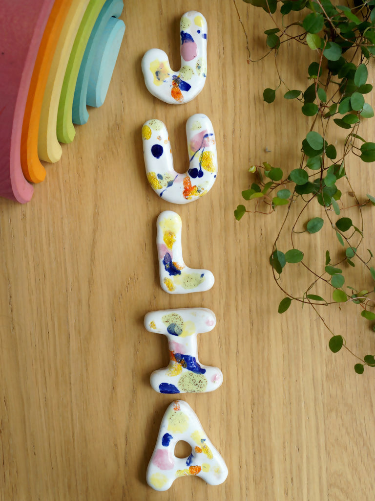 Keramieken letters JULIA