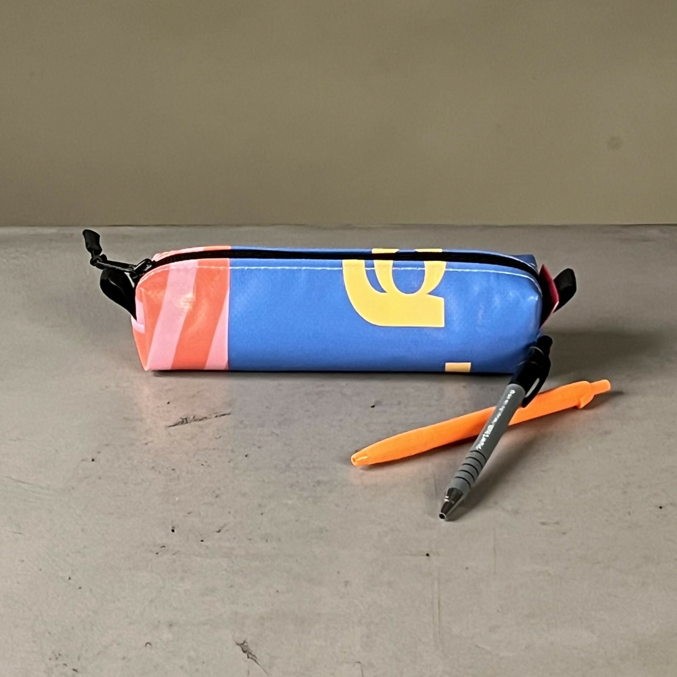 Etui | Gemaakt van een oude festivalbanner