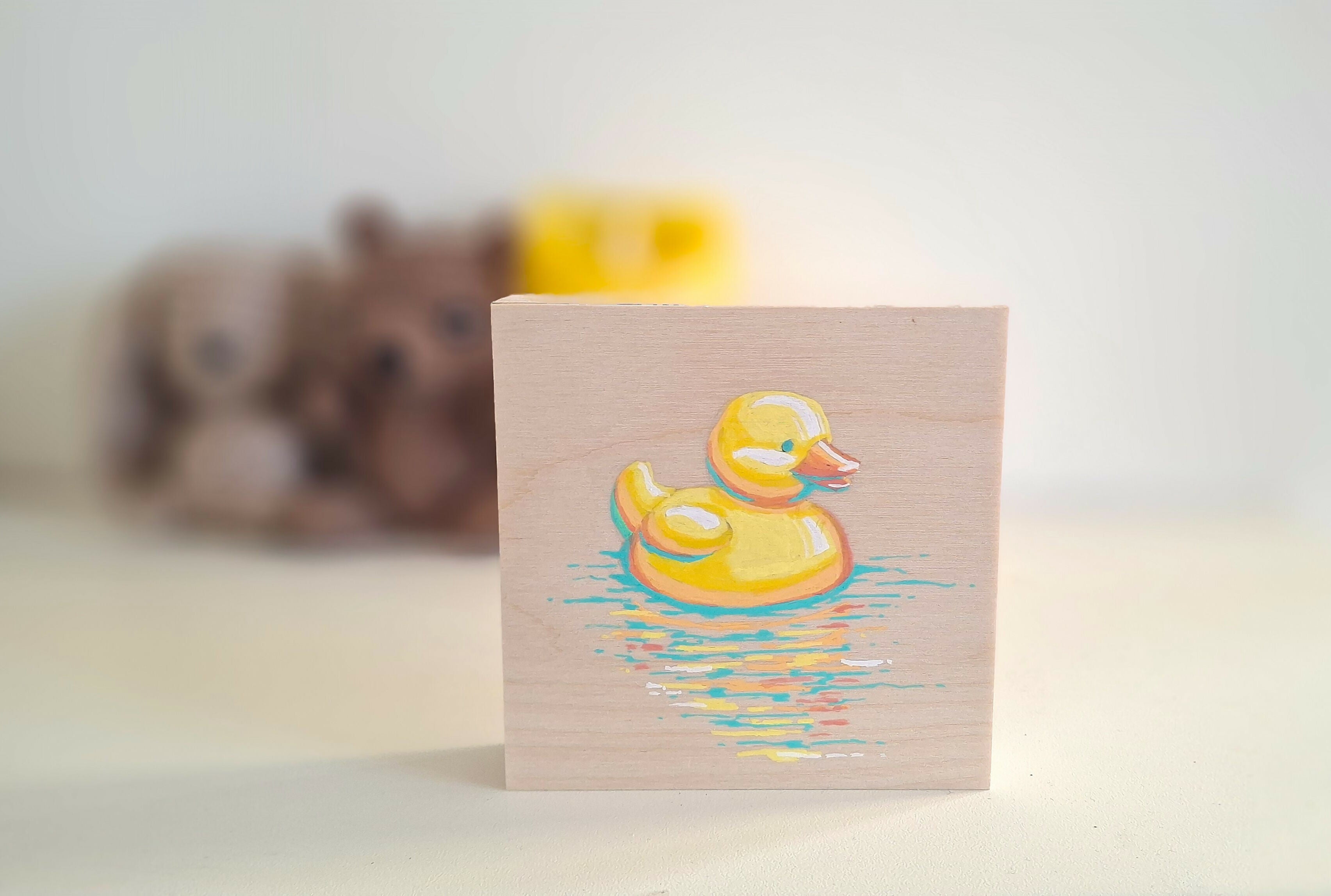 Schattige eendenkunst op hout