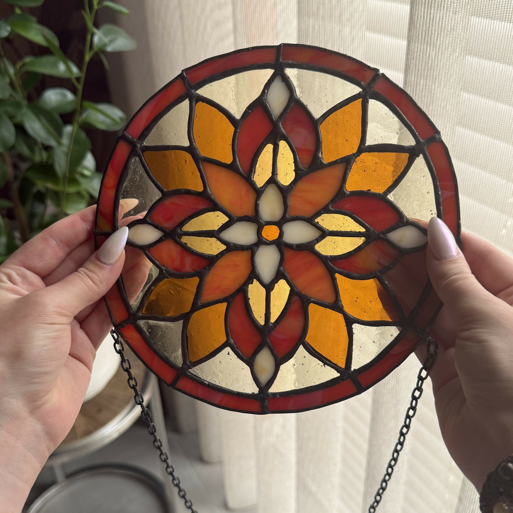 Glas-in-lood mandala rood