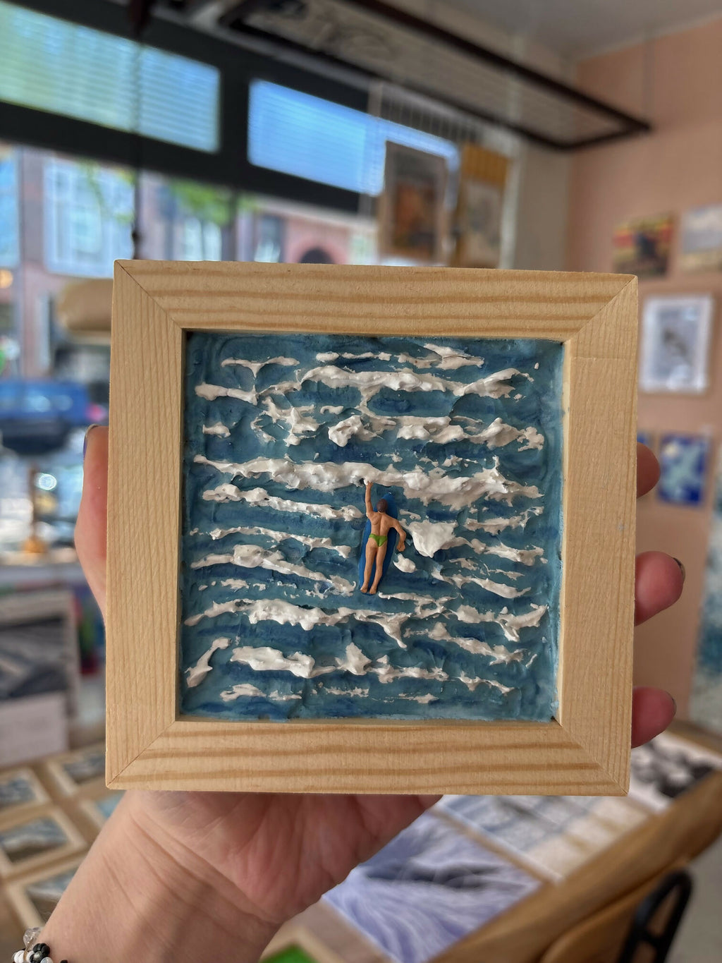 Mini works, De golven in