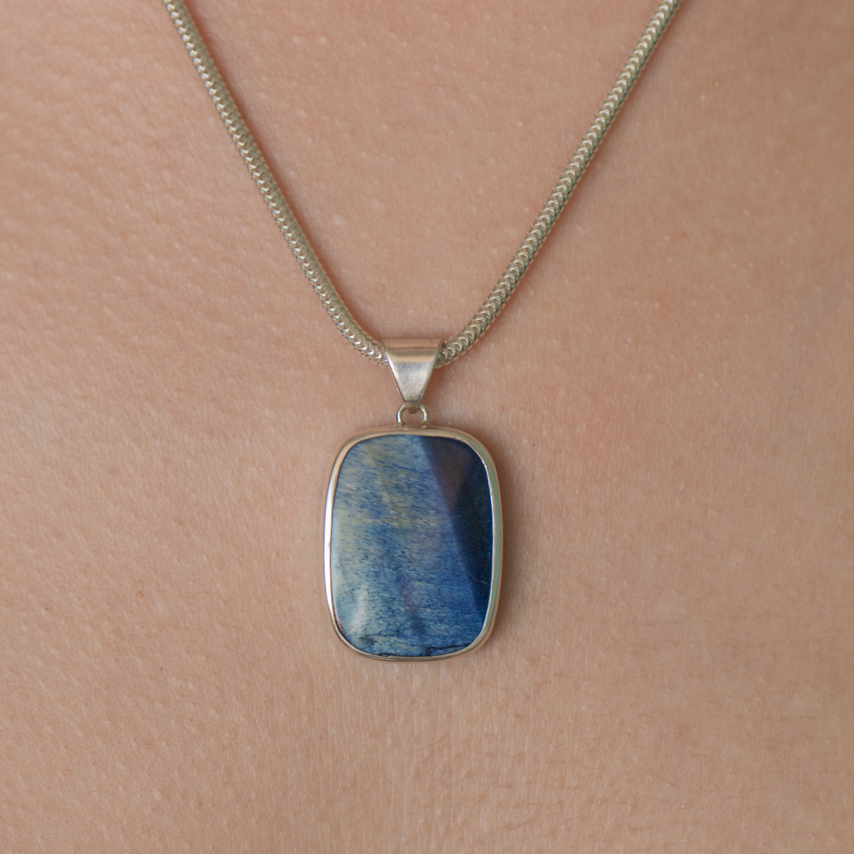 Hanger met blauwe tijgeroog