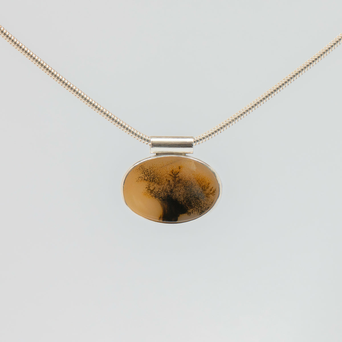 Pendant with dendrite agate