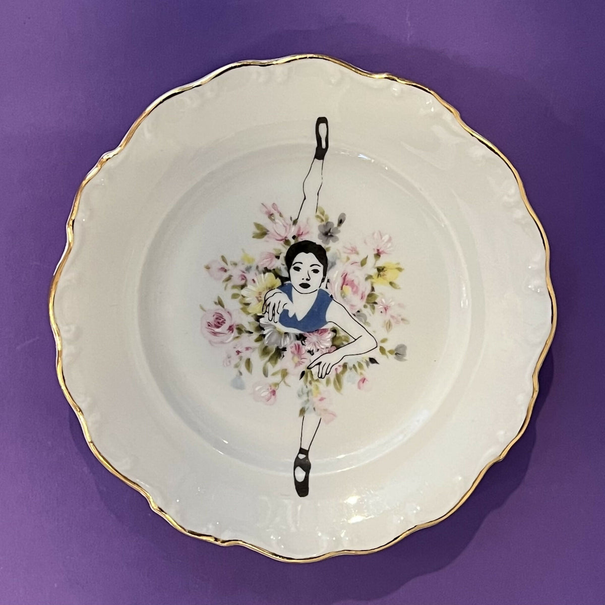 Ballerina Cloe – bloemen-gebaksbordje met gezeefdrukte ballerina van VlechtwerkDelft