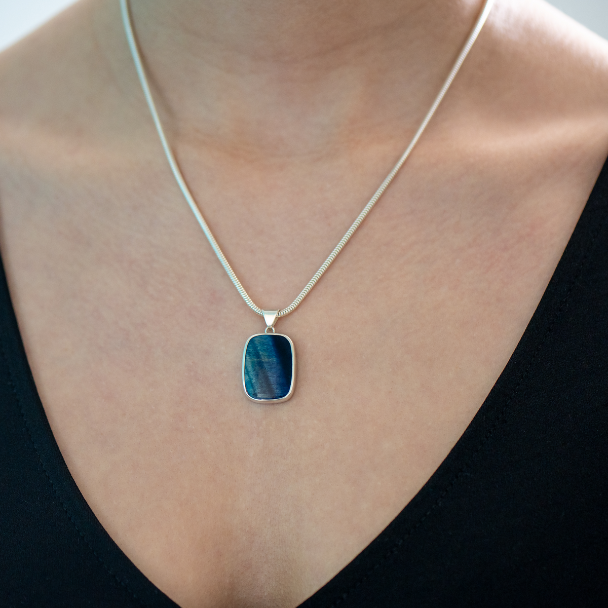 Hanger met blauwe tijgeroog